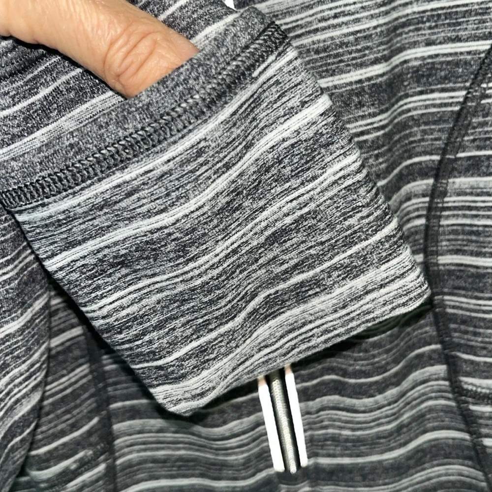 LULULEMON Athletica Half Zip-pullover Sweatshirt Reflective Stripes Size 6 Gray
